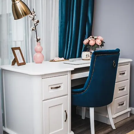 Apartment Velvet Vogue *