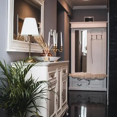 Apartment Velvet Vogue *