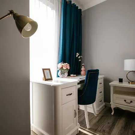 Apartment Velvet Vogue *